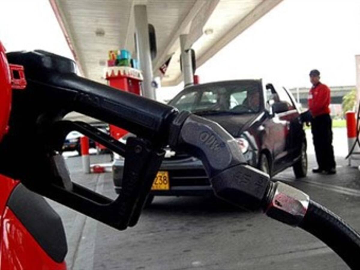 A revisión impuestos que afectan los precios de la gasolina: Minhacienda