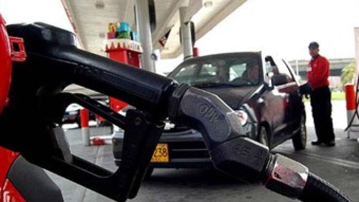 A revisión impuestos que afectan los precios de la gasolina: Minhacienda