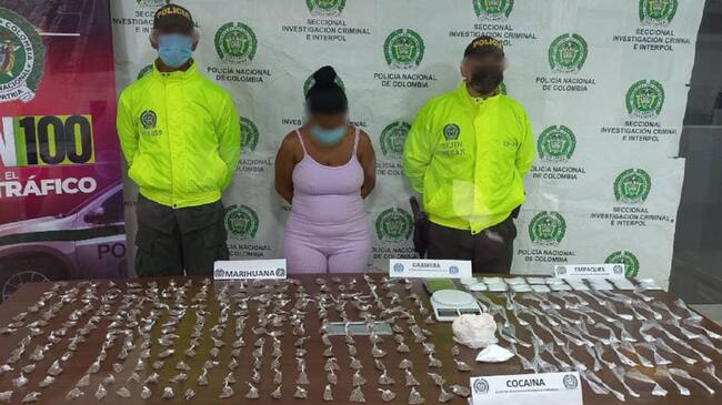 La vivienda donde fue detenida la mujer era utilizada como centro de acopio para empacar la droga y posteriormente distribuirla a las diferentes ollas