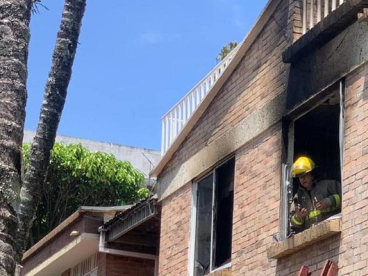Emergencia por incendio estructural en sector residencial de Ibagué