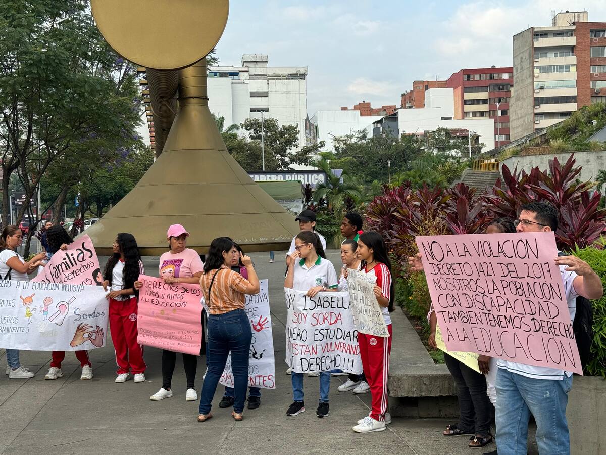 En los próximos días serán contratados maestros para niños con discapacidad auditiva