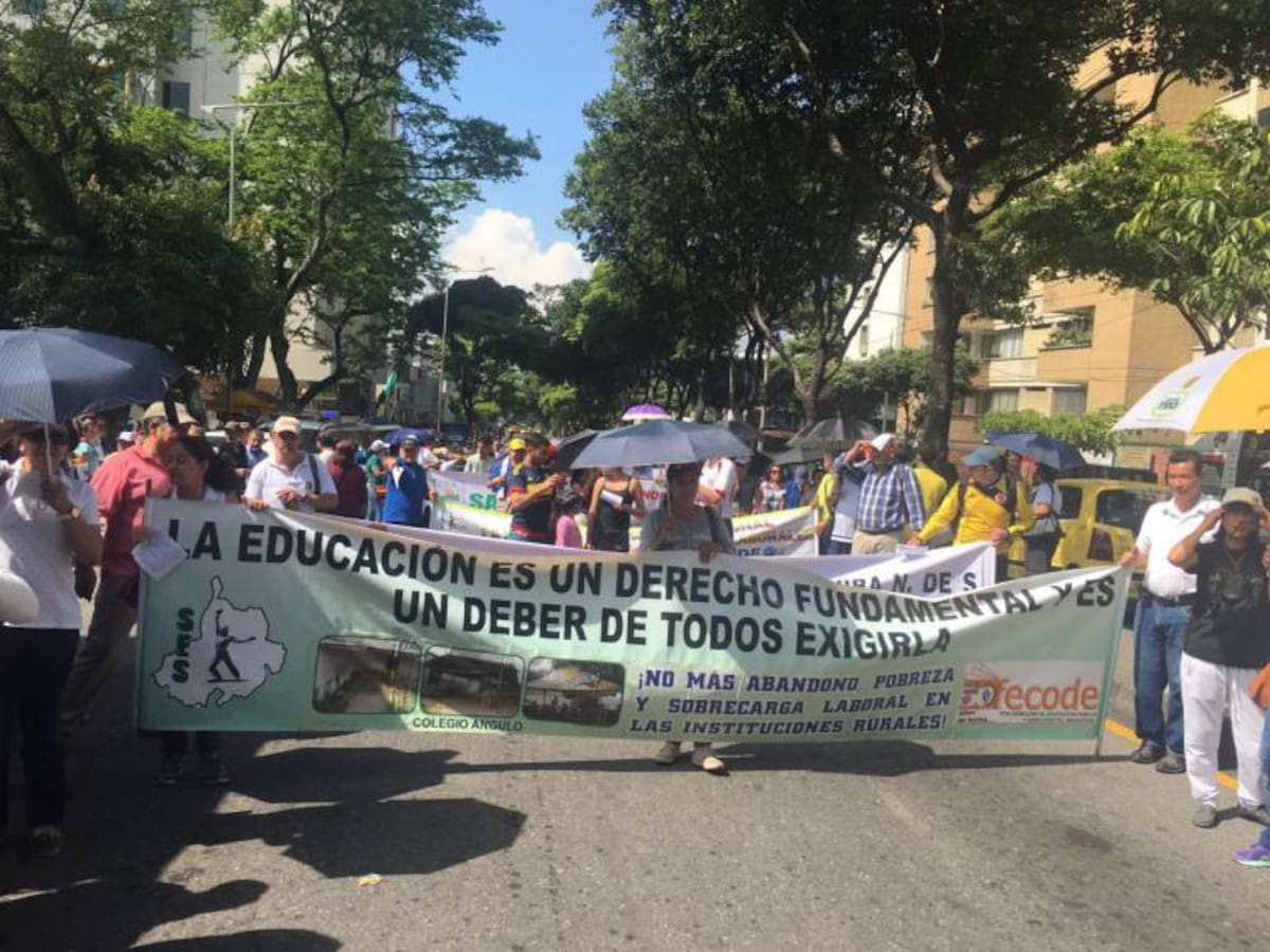 Termina una protesta y hoy 15 de abril comienza otra en Santander: la de los maestros