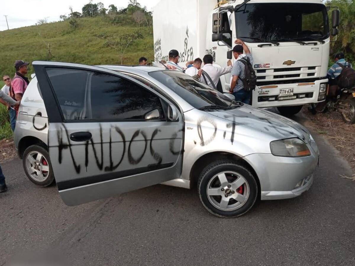 Municipios de Caquetá y Huila, amanecen con vías cerradas por orden de Disidencias