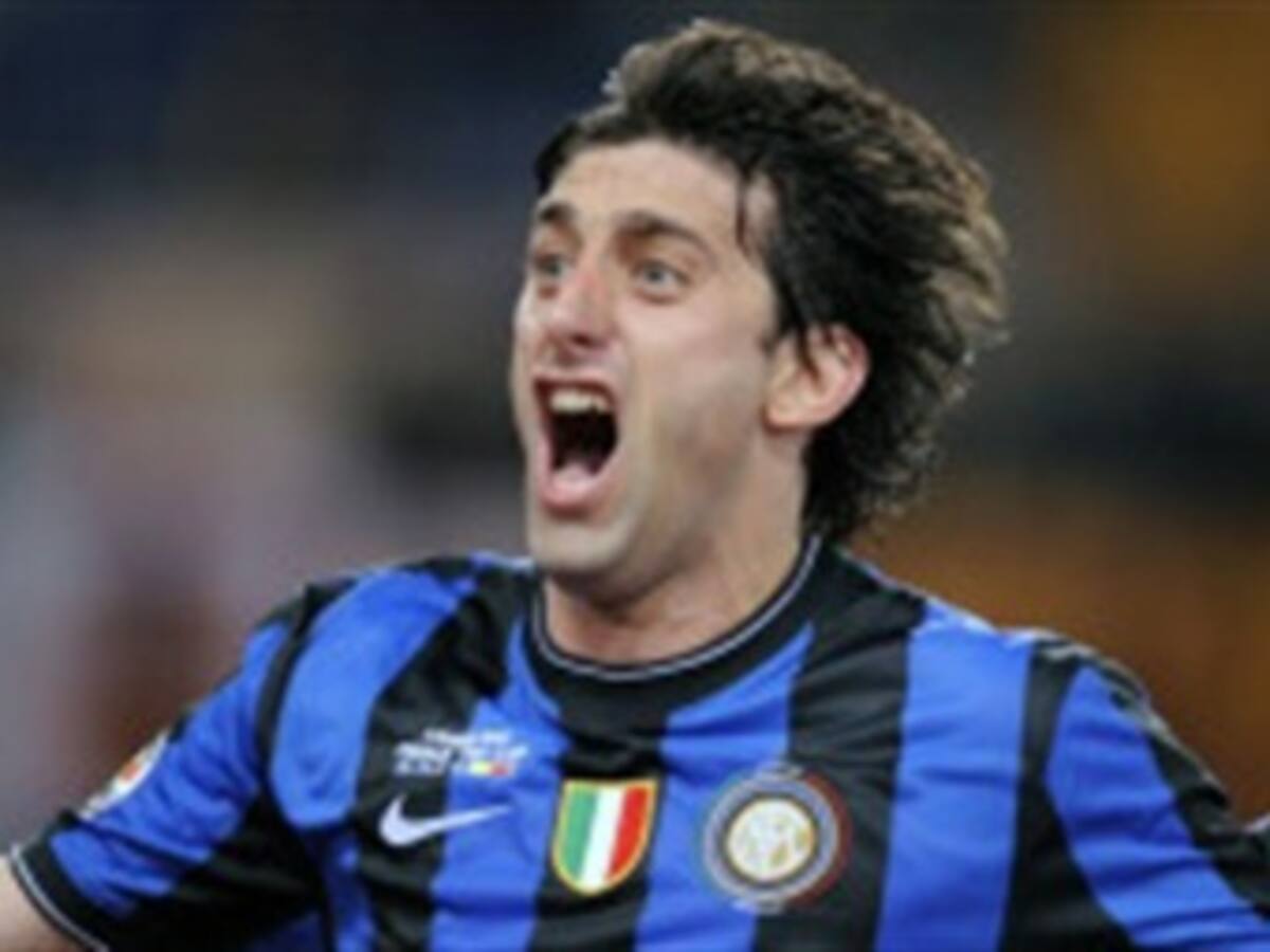 El delantero Diego Milito, quinta baja de Argentina para el partido con Brasil