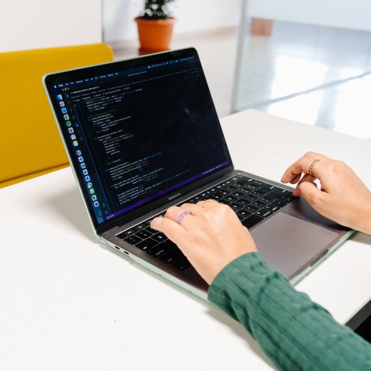 Se entregarán 500 becas para cursos de software y programación a estudiantes de Medellín