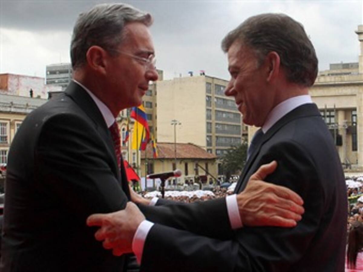 Sectores de La U piden a Santos defender a Uribe frente a acusaciones de Maduro