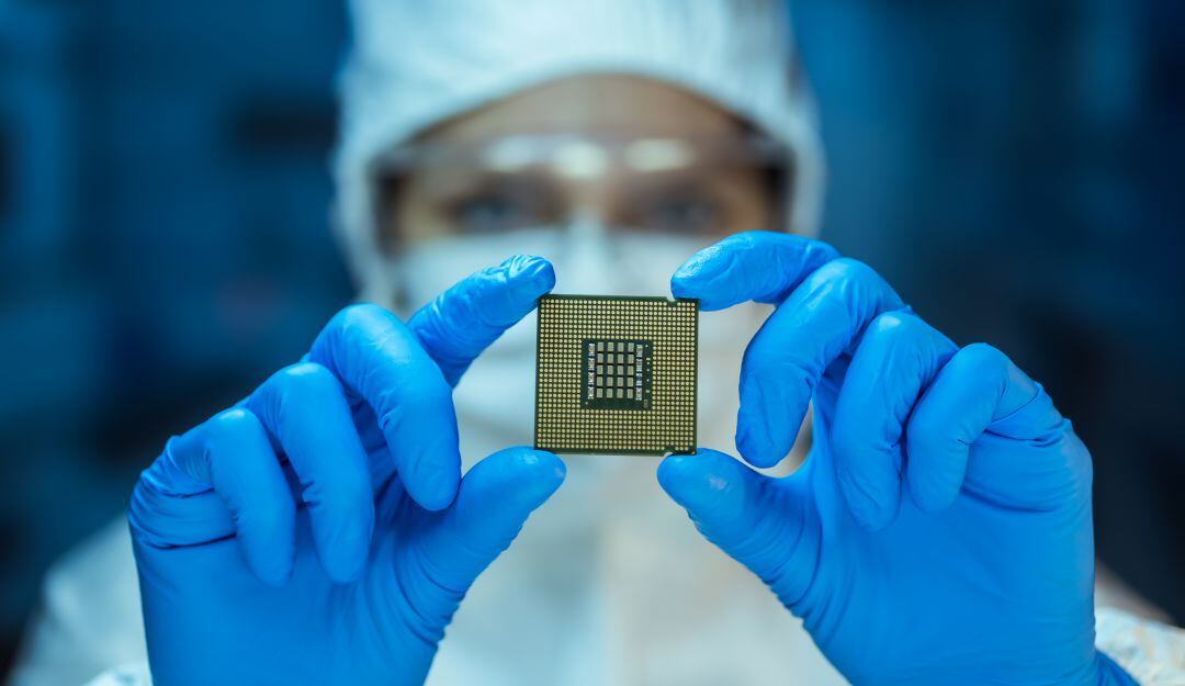 Microchips insertados bajo la piel tendrán información de certificado COVID