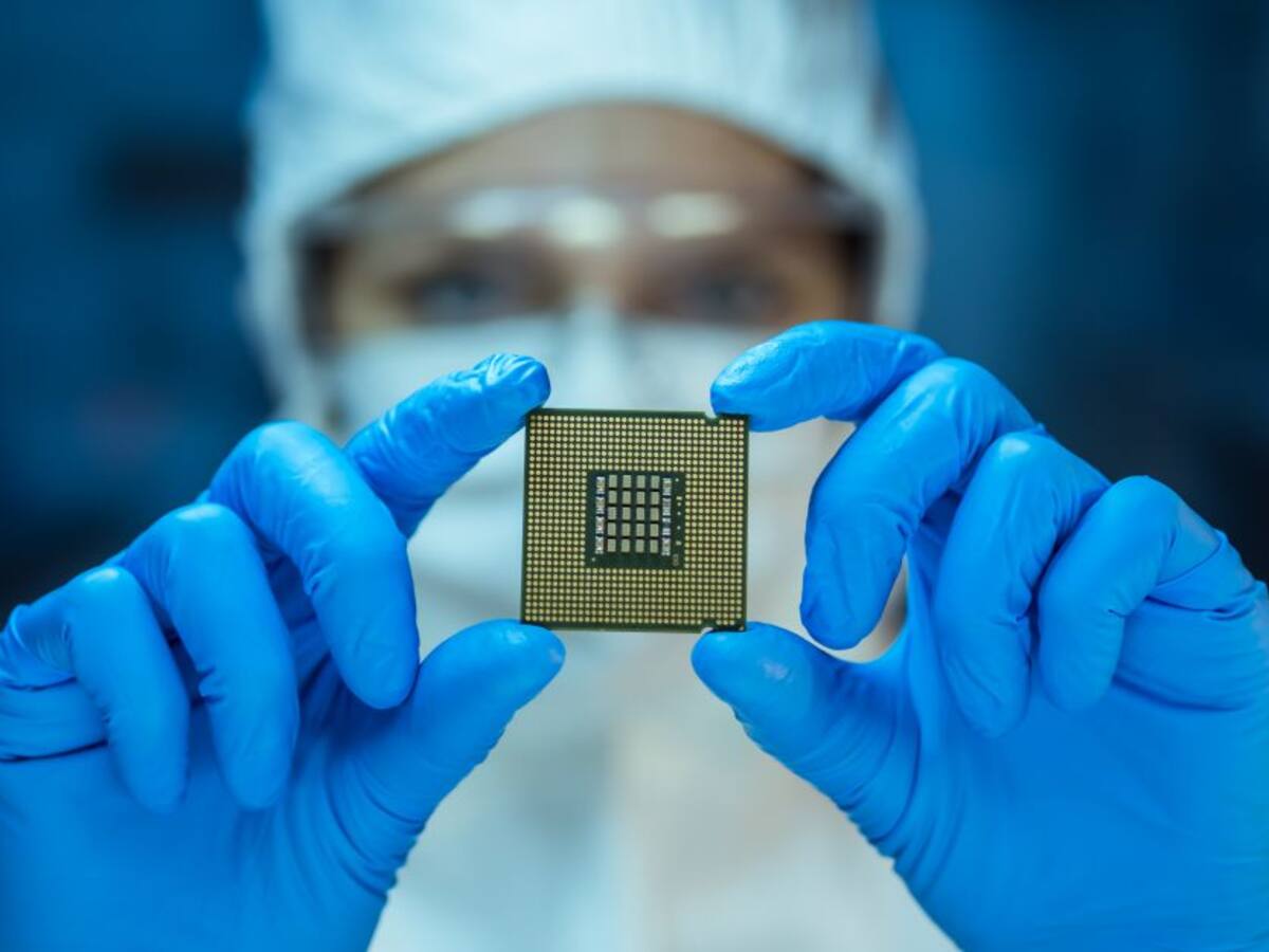 Microchips insertados bajo la piel tendrán información de certificado COVID