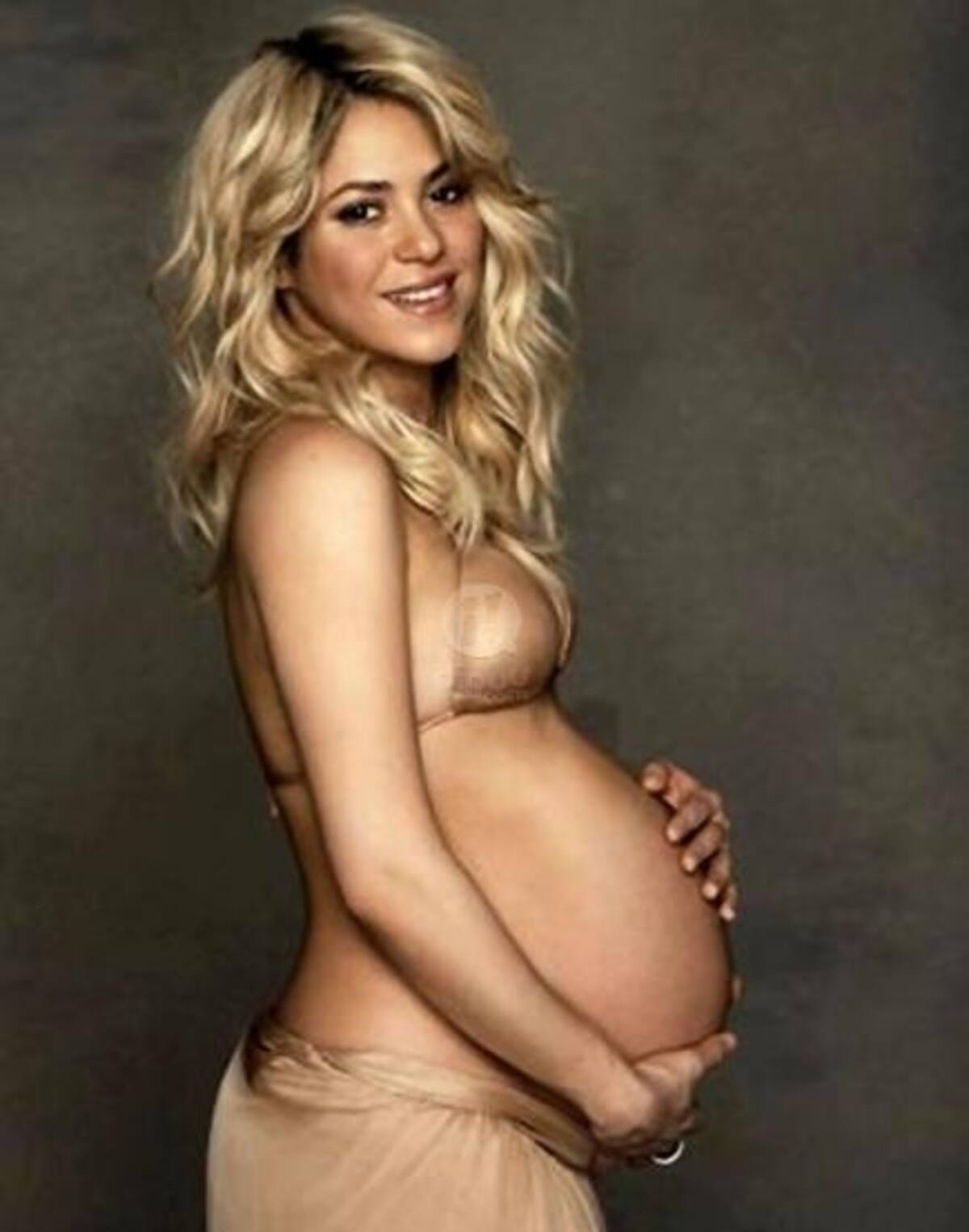 Shakira embarazada de su primer hijo, Milan Piqué.