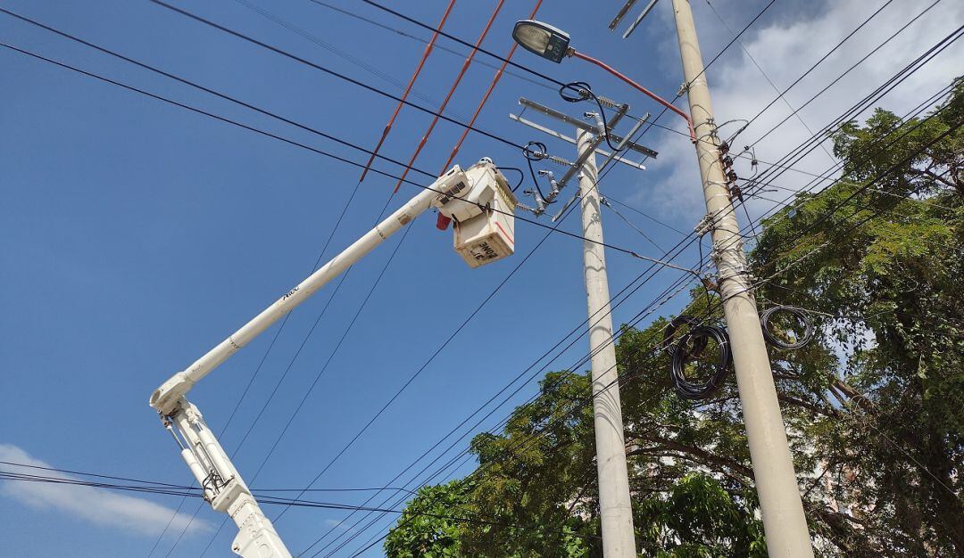 La empresa realizará mantenimientos e instalación de postes para mejorar el servicio