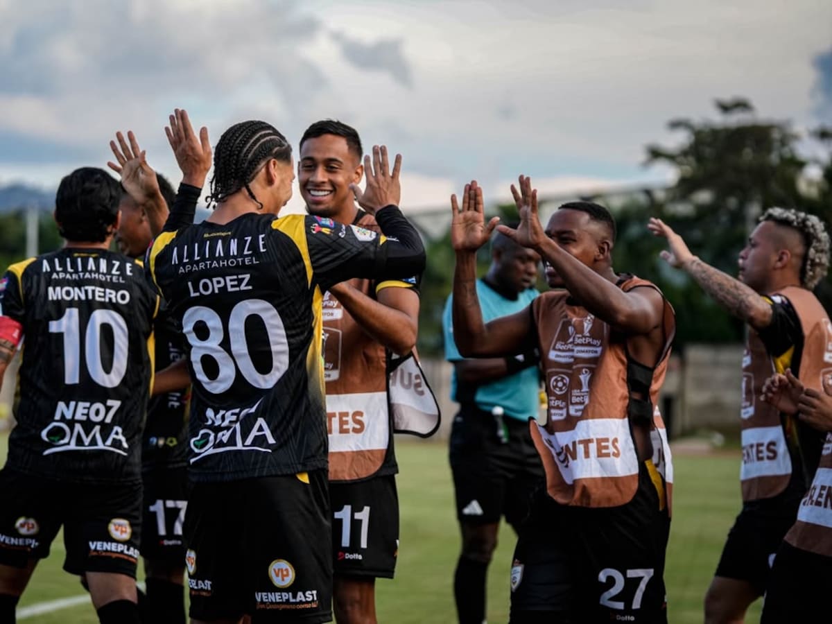 Real Cartagena goleó 6-1 a Leones en Itagüí y asumió el liderato del Torneo y la Reclasificación