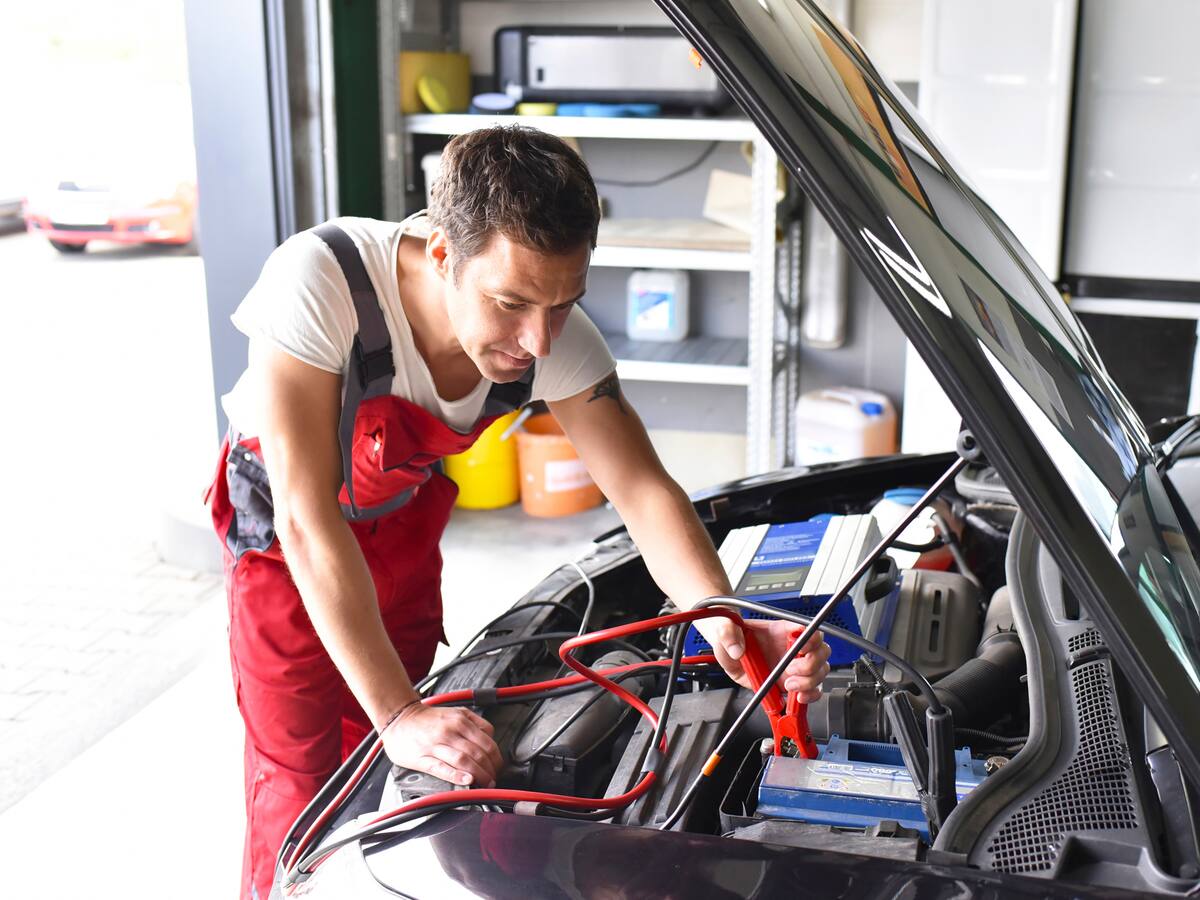 ¿Cómo saber cuando debo cambiar la batería del carro y riesgos de no hacerlo?