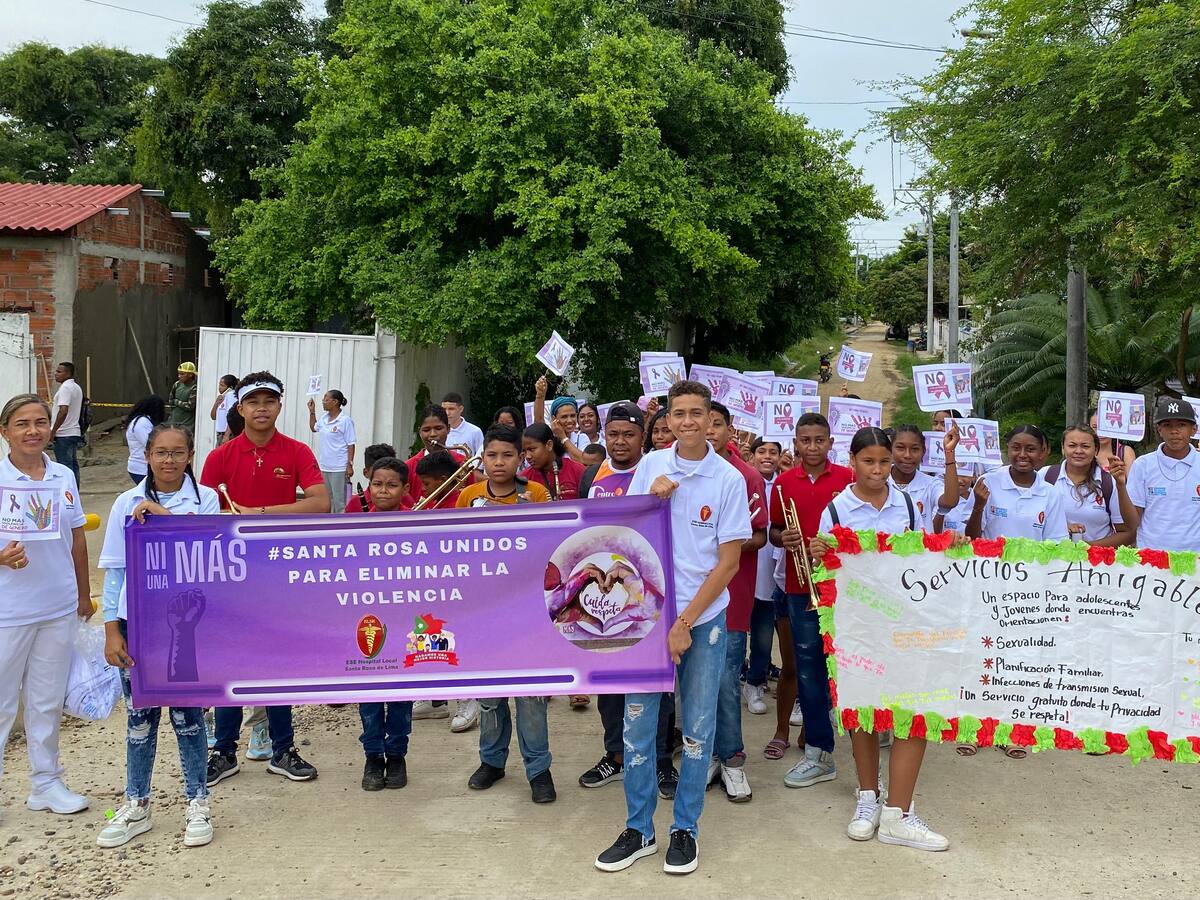 Comunidad de Santa Rosa marcha contra la violencia de género
