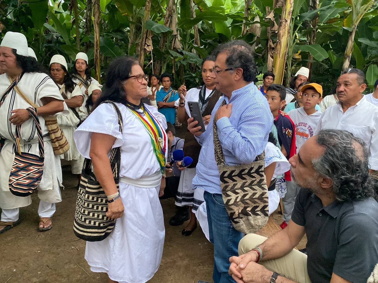 Leonor Zalabata Torres junto a Gustavo Petro. Foto: @AABenedetti en Twitter