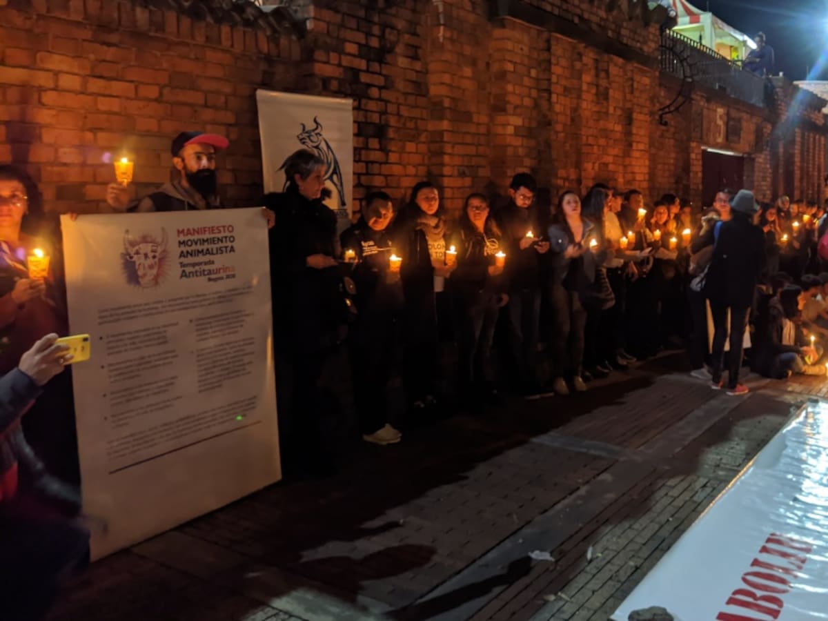 Meditación y velatón, dan inicio a "temporada antitaurina" en Bogotá