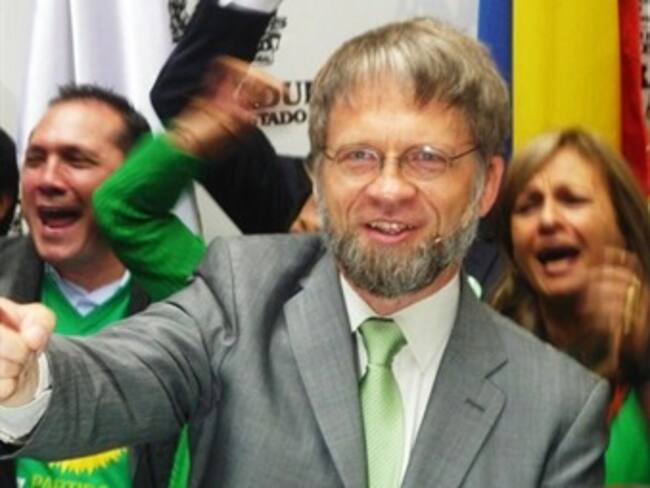 Mockus derrotaría a Santos en segunda vuelta presidencial