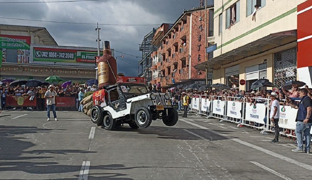 El tradicional pique en el desfile del Yipao en Calarcá, Quindío