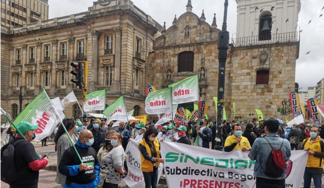 Plantón de empleados públicos
