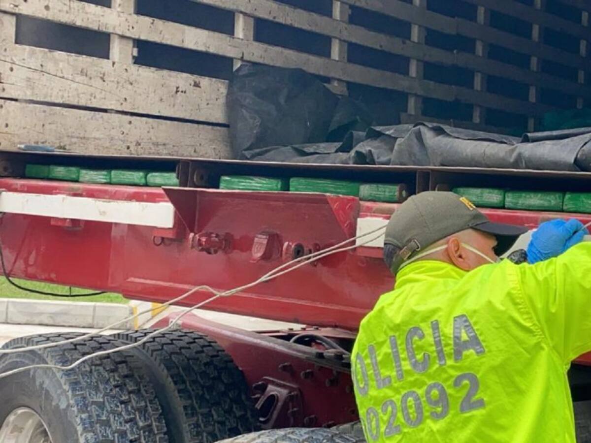 En tractomula hallan una tonelada de cocaína avaluada en US$2 millones