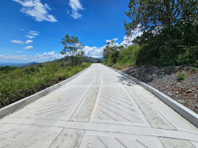 Estas obras viales benefician directamente a las comunidades de Ansermanuevo y Caicedonia.