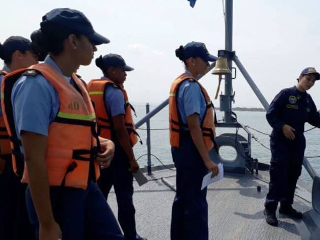 Cadetes de la Escuela Naval navegan en unidades de la Armada Nacional
