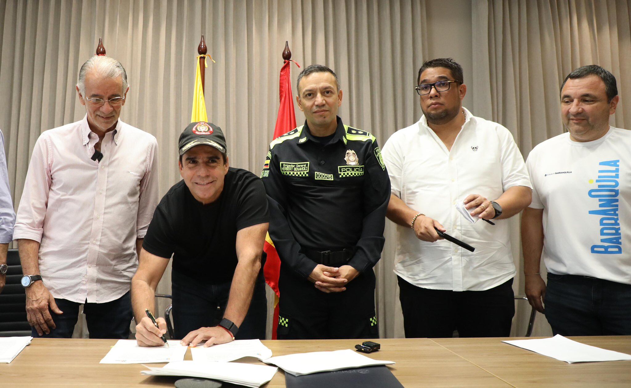 Gobernador Eduardo Verano y alcalde Alejandro Char firman convenio - Foto: Alcaldía de Barranquilla