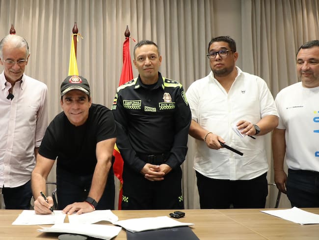 Gobernador Eduardo Verano y alcalde Alejandro Char firman convenio - Foto: Alcaldía de Barranquilla