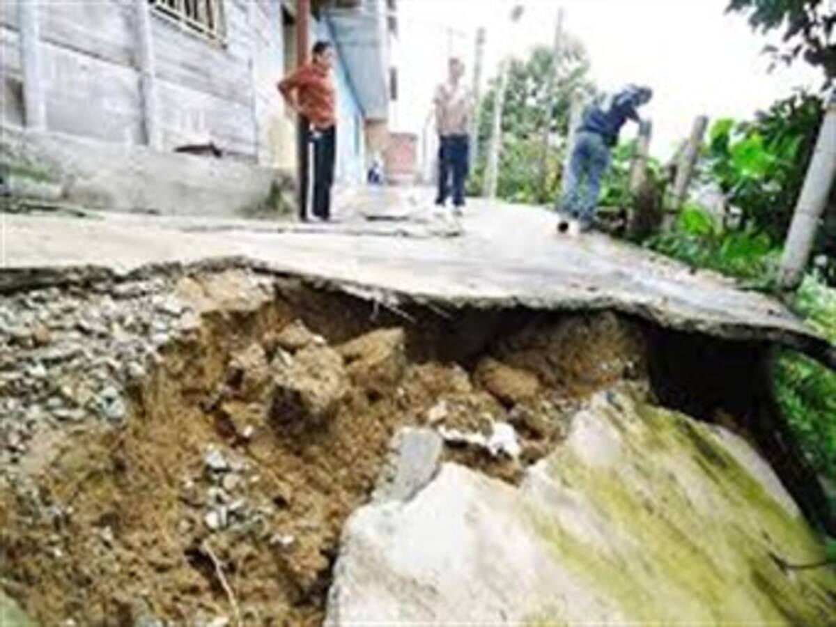 Cuatro barrios y cinco postes caídos deja hasta ahora lluvias en Armenia