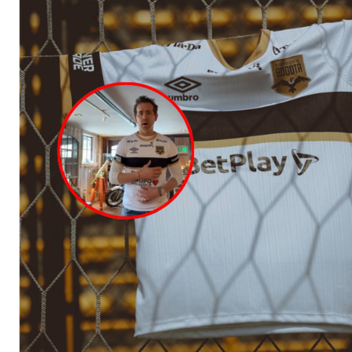 Ryan Reynolds cambia su traje de Deadpool y se viste con los colores de Internacional de Bogotá