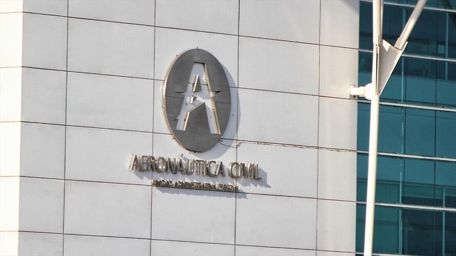 El pasado martes 16 de enero, el director de la Aeronáutica Civil, Juan Carlos Salazar, solicitó y aceptó la renuncia de varios de los directivos de la entidad. Foto: Colprensa