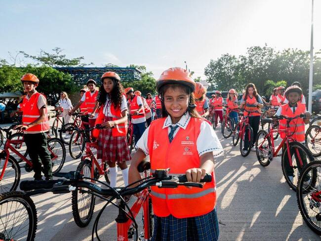 Jóvenes de Magdalena reciben dotación deportiva: 6.800 bicicletas y 43.500 indumentarias