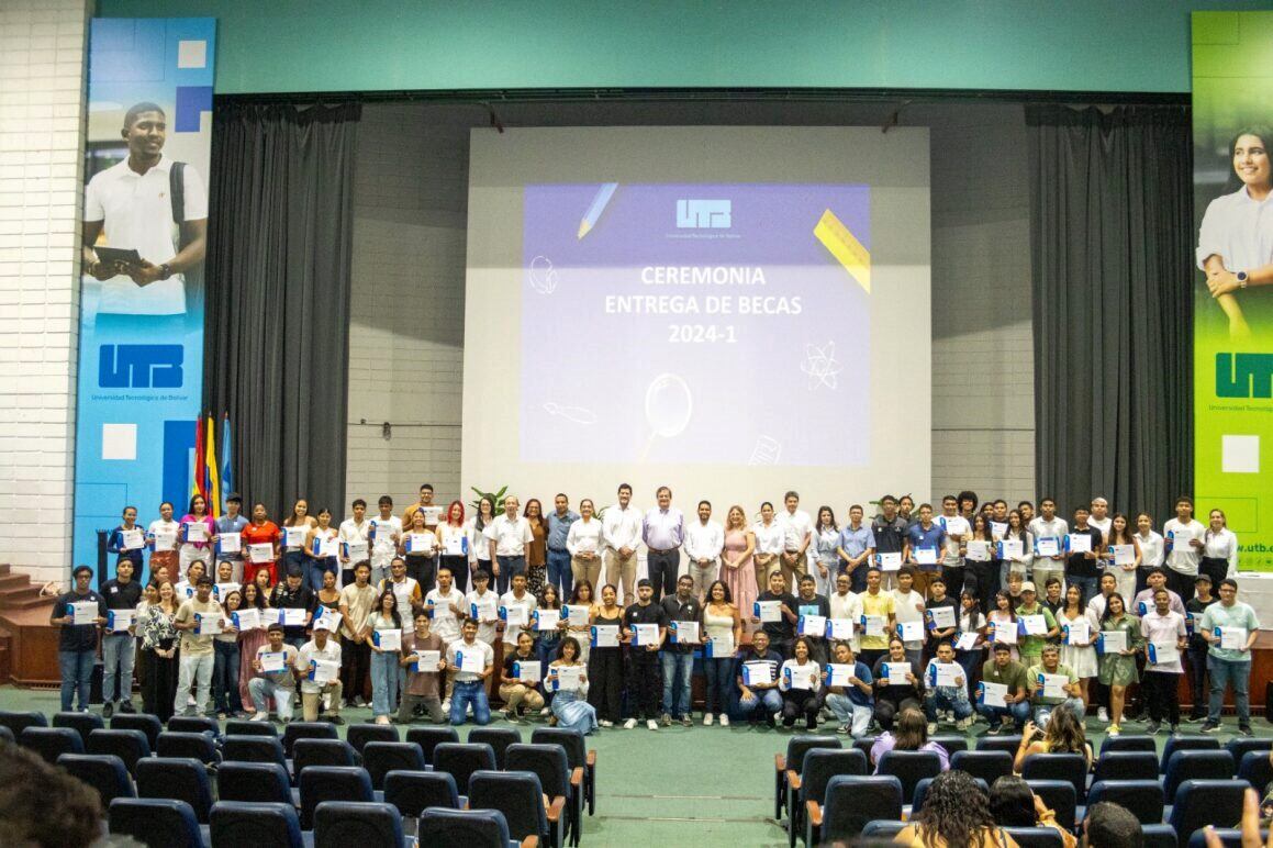 Más de 90 estudiantes reciben becas para continuar sus estudios en la UTB
