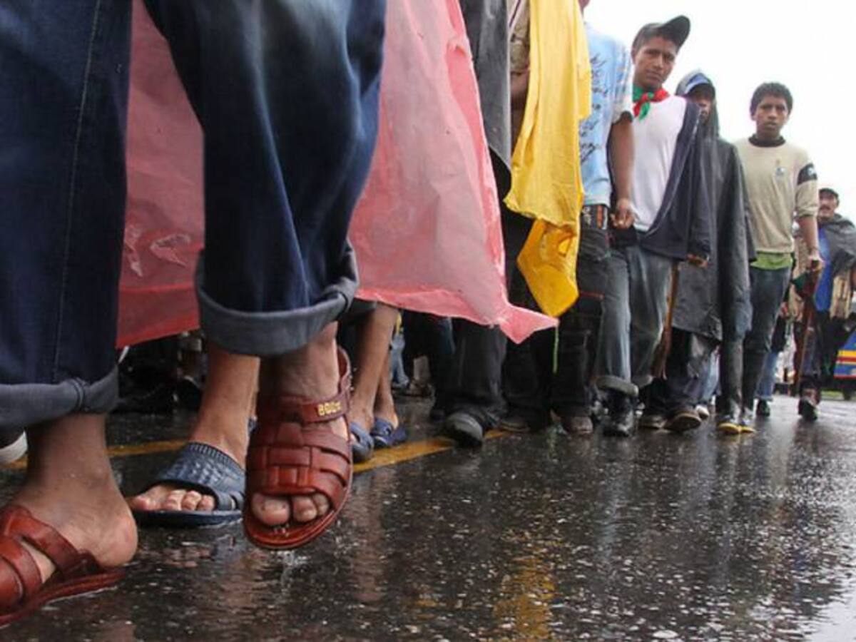 Minga indígena complica la movilidad en vías del suroccidente del país