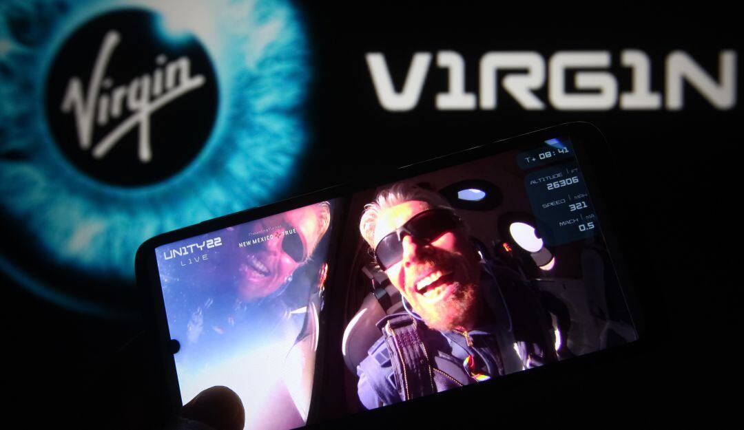 Richard Branson en su primer vuelo espacial privado.