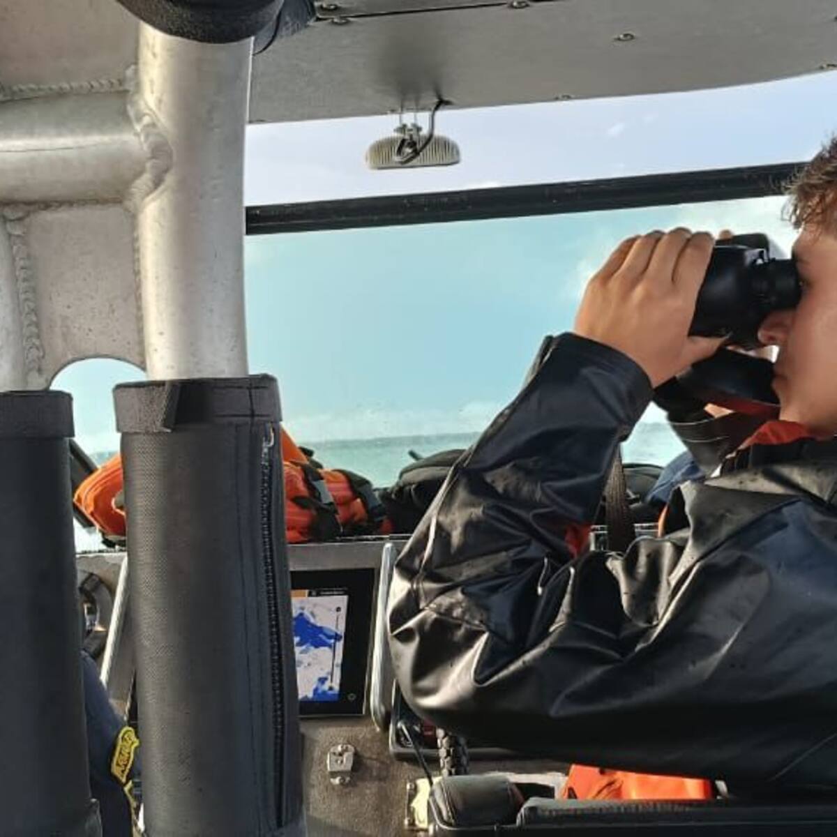 Búsqueda de dos lancheros desaparecidos en Barú continúa en el mar Caribe
