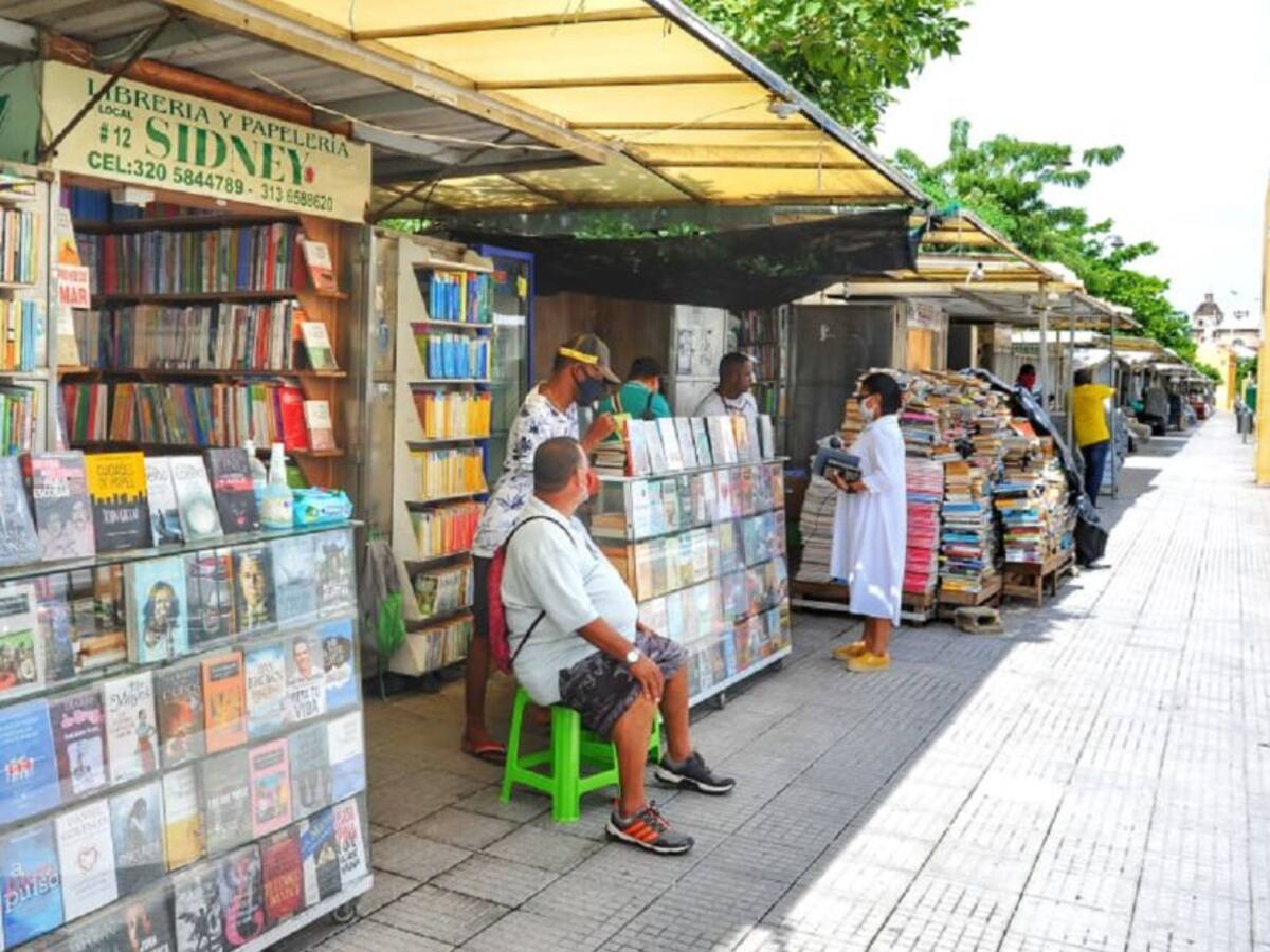 Libreros del Parque Centenario podrán vender hasta las 4:00 de la tarde