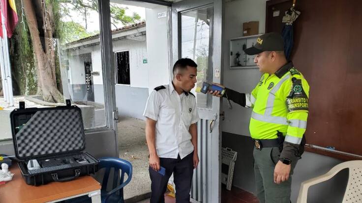 Controles de alcoholemia a conductores de buses en terminal de transportes Armenia