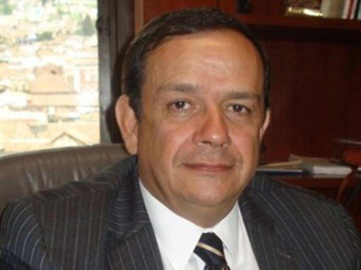 Senador Gómez dijo que se apartó de la presidencia del Congreso para evitar divisiones