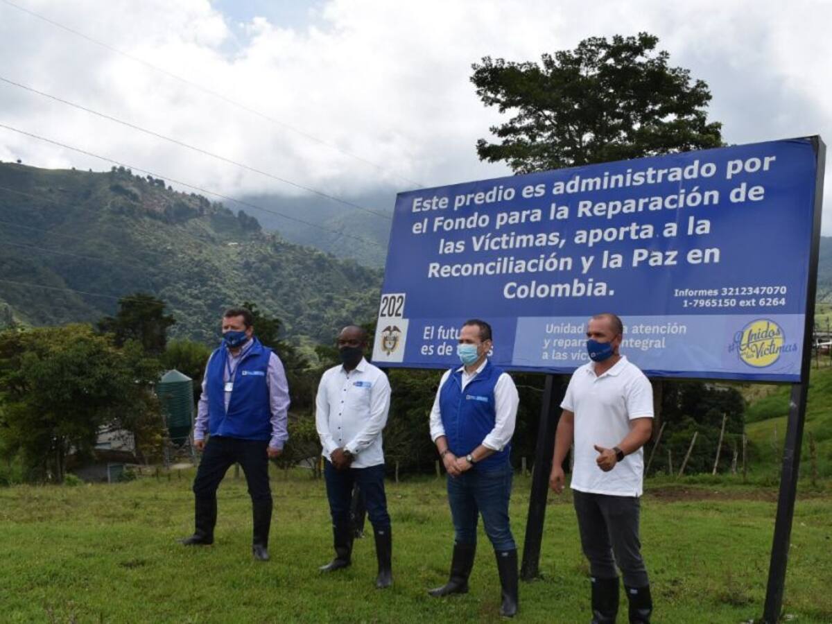 Tierras de exparamilitares ahora serán usadas por sus víctimas