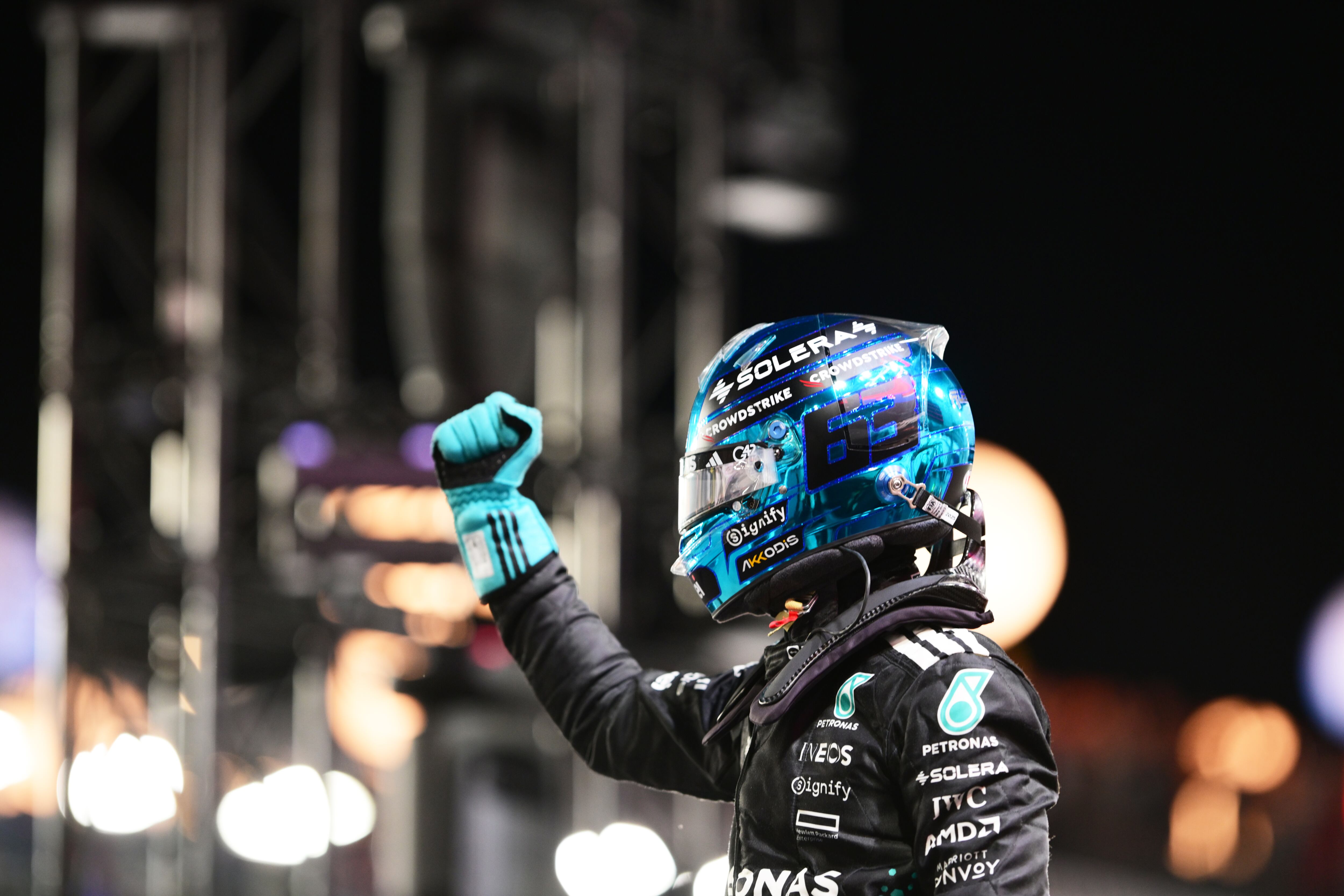 George Russell festeja la Pole Position en Singapur. (Photo by Mario Renzi - Formula 1/Formula 1 via Getty Images)