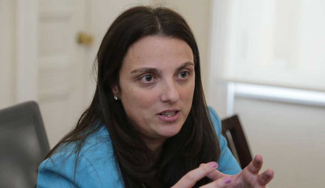 Exministra Karen Abudinen salió del país “por razones personales”