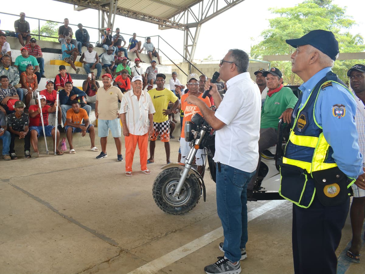 Realizan sorteo para cambiar vehículos de tracción animal por motocarros en Cartagena