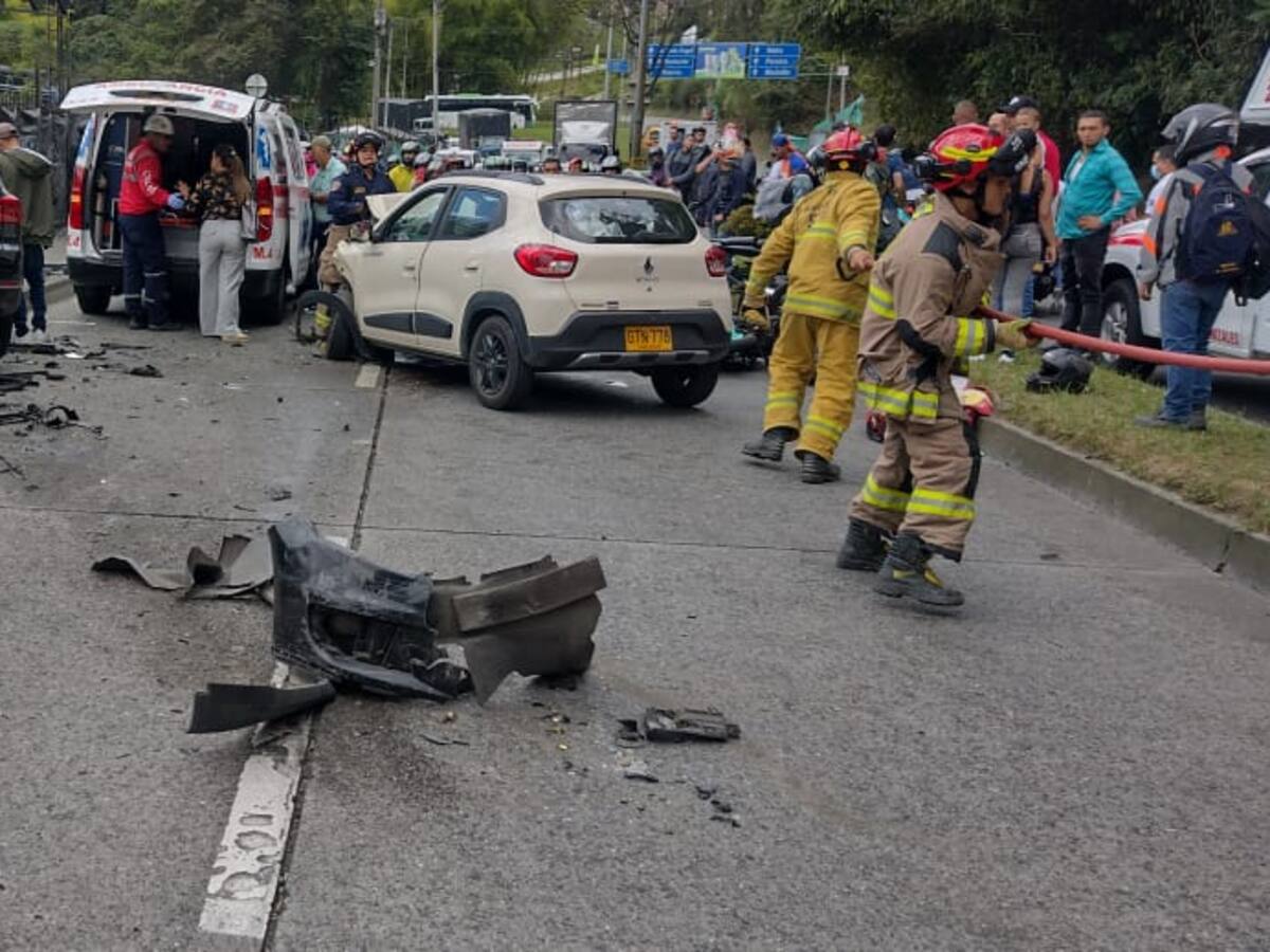 Aparatoso accidente de tránsito en una avenida de Manizales, dejó cinco personas heridas