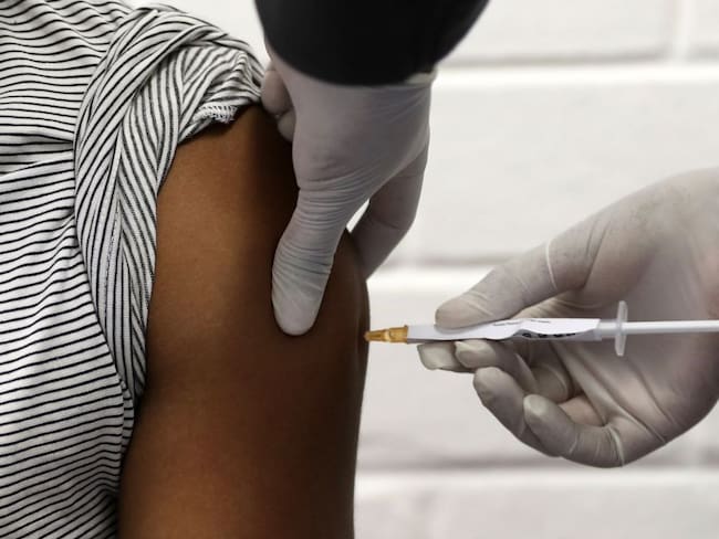 Rusia promete centenares de miles de vacunas del coronavirus desde finales de 2020