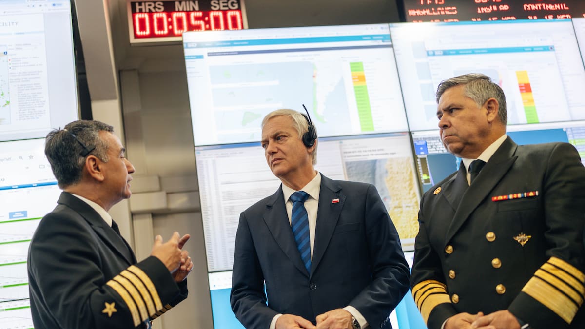 Presidente de Chile advierte de “días de emergencia” en zonas costeras del país