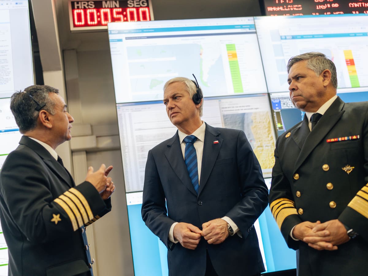 Presidente de Chile advierte de “días de emergencia” en zonas costeras del país