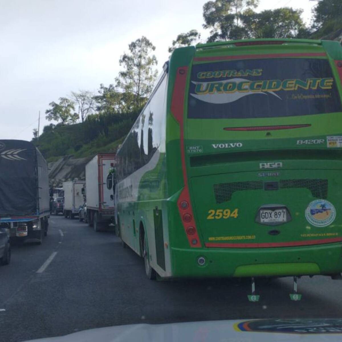 Por un daño en la vía Fredonia, las vías del Suroeste están colapsadas