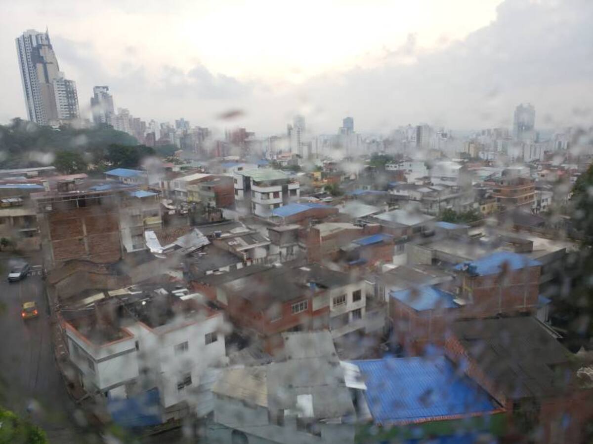 Video: Lluvias causan problemas en Santander