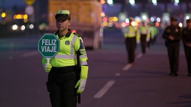 Una agente de tránsito denunció haber sido agredida por un policía retirado. Foto: Colprensa