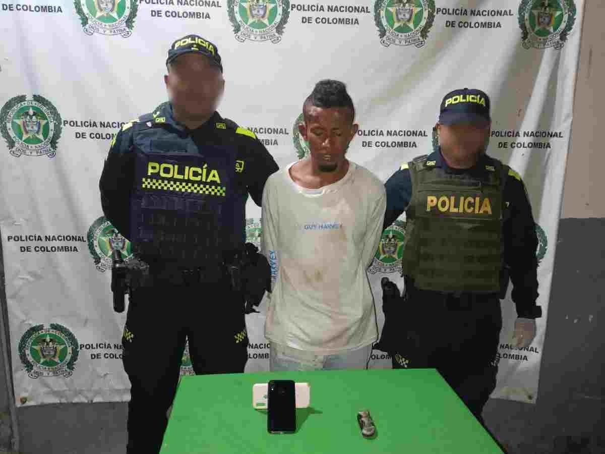 Capturados tres presuntos delincuentes con armas de fuego y armas cortopunzantes en Cartagena